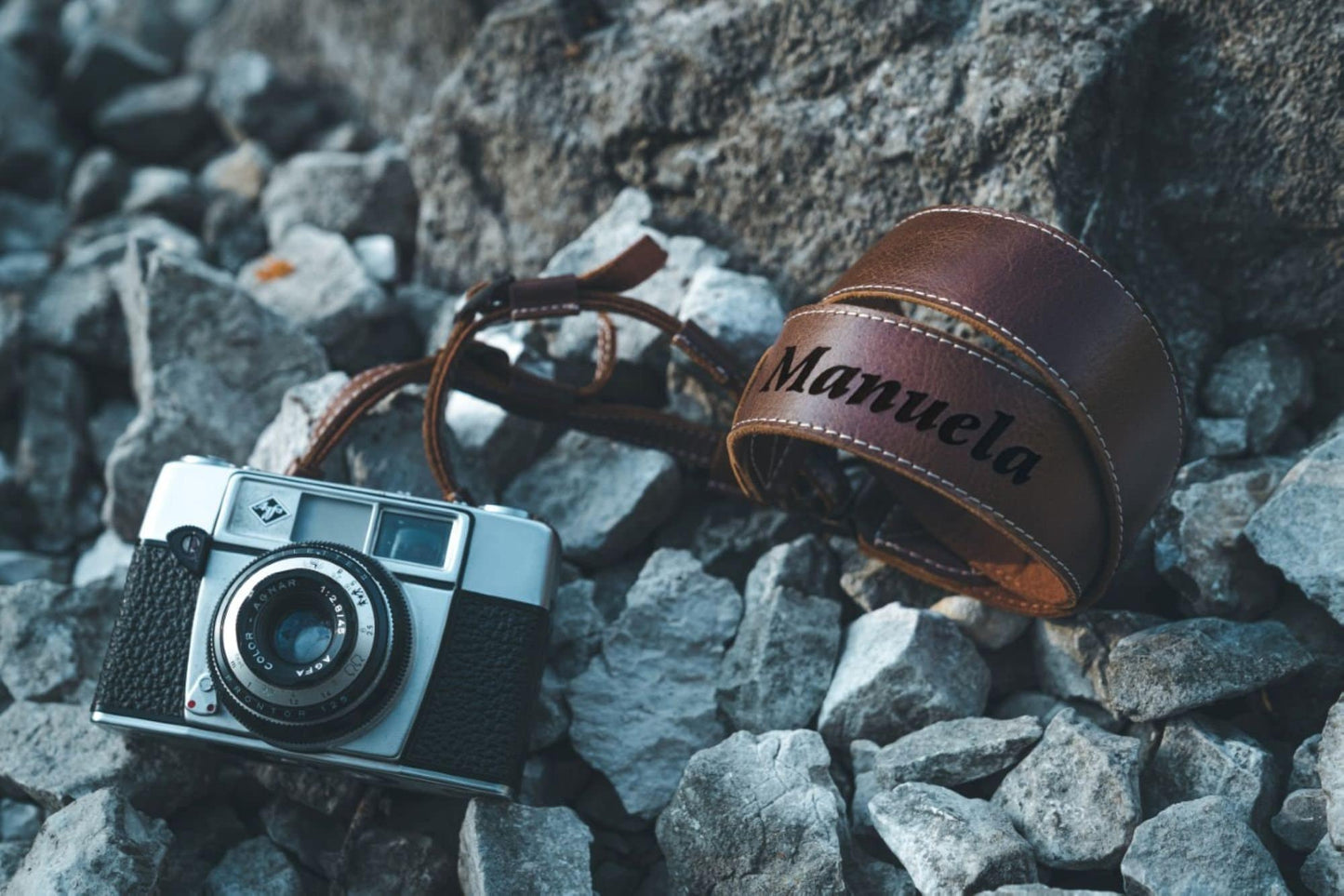 Personalized Leather Camera Strap Gift Custom Strap for Photographers DSLR Camera Holder - Gift for him Gift for Her Brown / Black