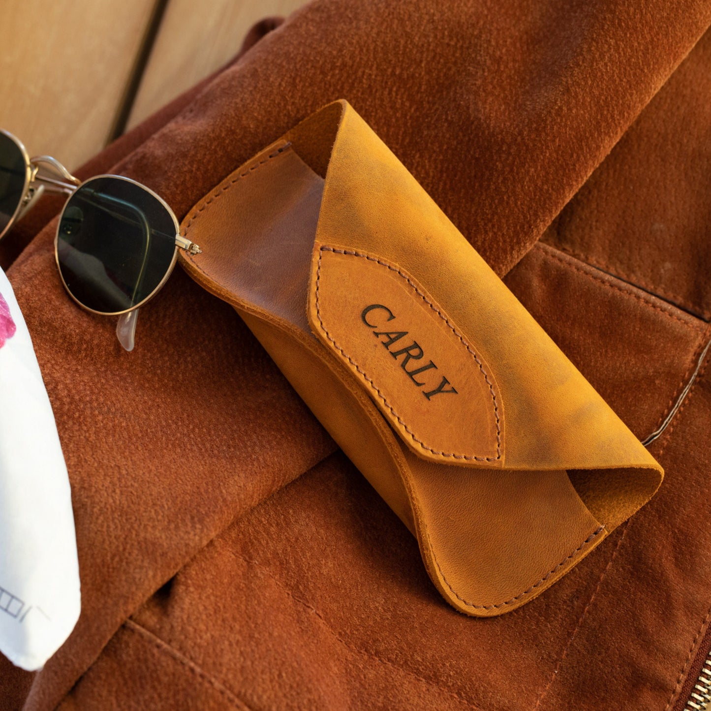 Personalized Glasses Case Top Grain Leather, Hand Crafted Eyeglasses Case, Glasses Cover with Magnetic Clasp, Magnetic Button Eyeglasses Bag