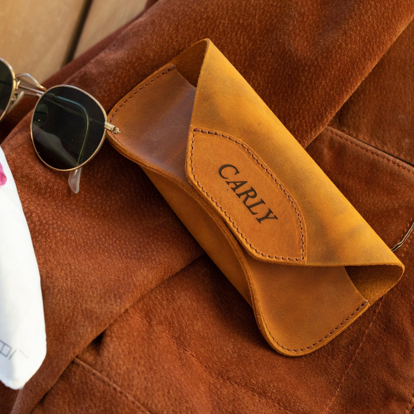 Personalized Hand Crafted Top Grain Leather Glasses Case, Glasses Case with Magnetic Clasp, Custom Soft Eyeglasses Case with Magnetic Button